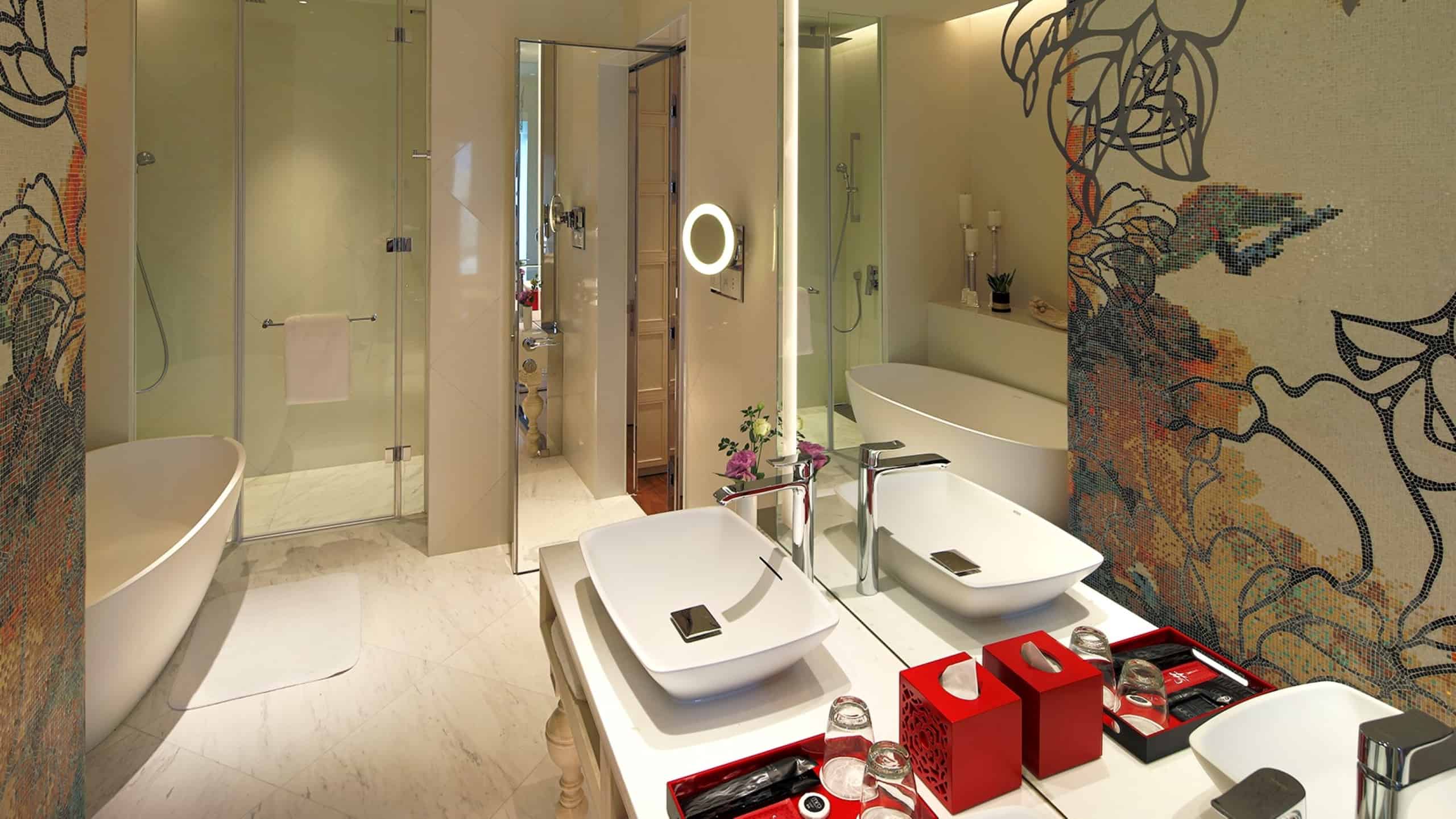 Mira Moon Penthouse Suite Bathroom